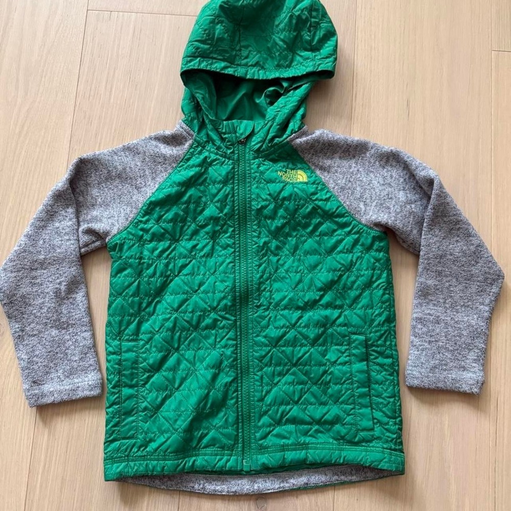 The North Face green quilted sweater jacket size 6 kids